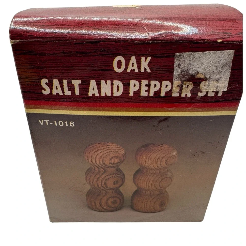 Vintage Oak Wood Salt‎ and Pepper Shaker Set 1980 Wal-Mart Stores Inc NIB